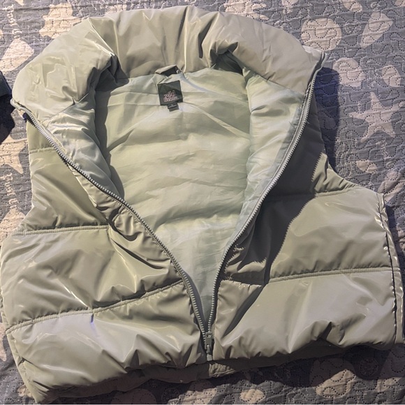 Wild Fable Light Gray Puffer Vest - Picture 3 of 4